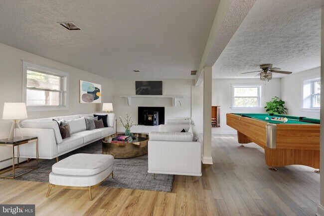 Foto del edificio - 742 Whitehall Beach Rd