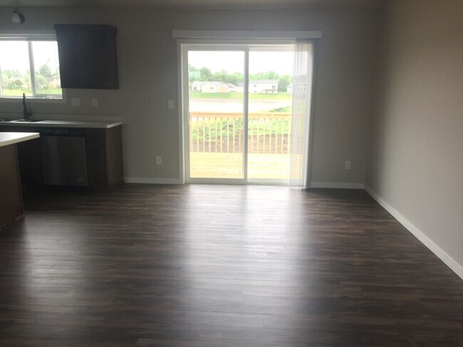 Foto del edificio - 4 Bed 3 Bath