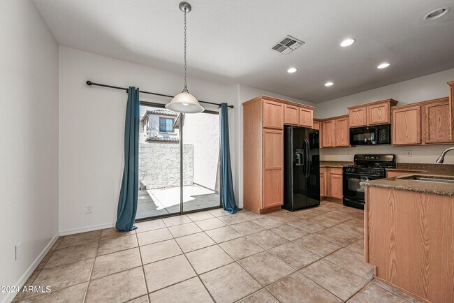 Building Photo - 3651 W Thalia Ct
