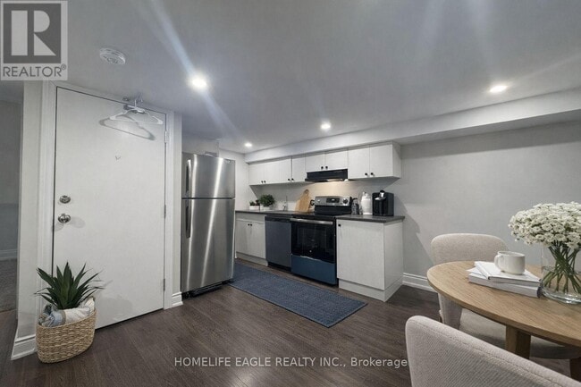 Building Photo - 23 Lindridge Ave