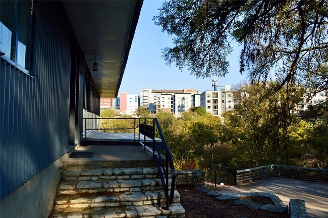 Foto del edificio - 2410 Pemberton Pkwy