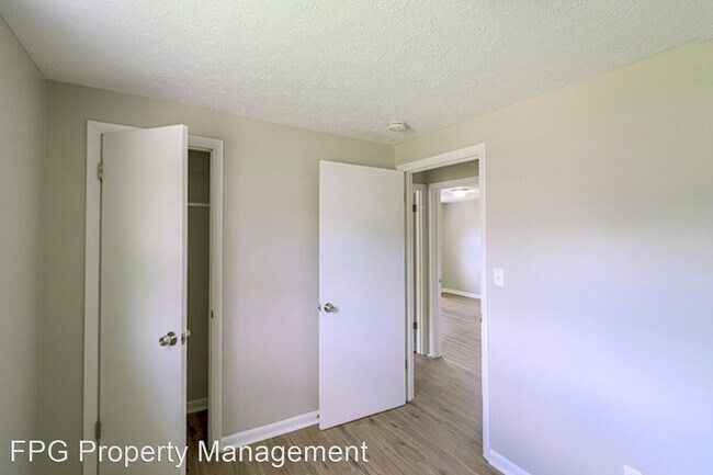 Building Photo - 3 br, 1 bath House - 235 Horseshoe Ct