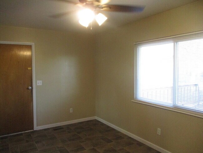 Building Photo - Springboro 3 Bed Tri-Level