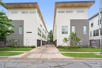 Building Photo - 5802 Lindell Ave