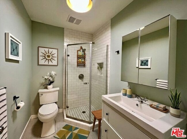 Building Photo - 656 N Dillon St