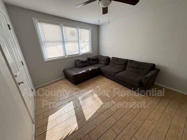 Foto del edificio - 220 Norcross Ln