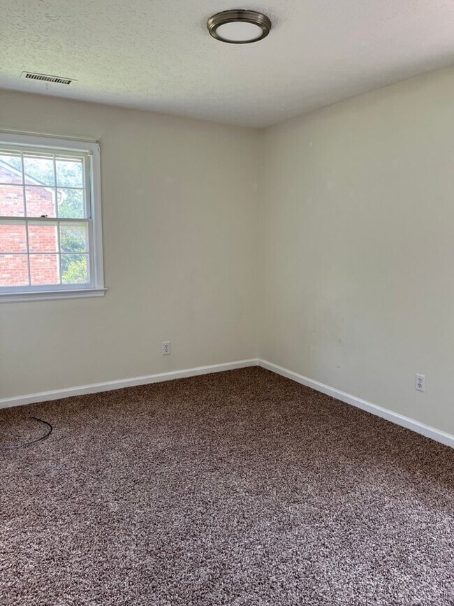 Building Photo - Updated 2 bedroom, 1 bath apartment with walk-out patio off of kitchen, and updated flooring.