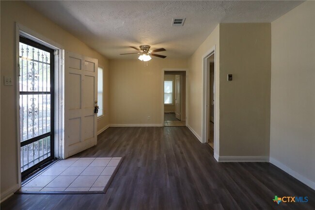 Foto del edificio - 1512 White Ave