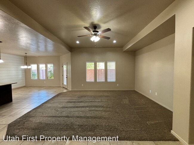 Building Photo - 3 br, 2 bath House - 2163 S Shellee Dr.