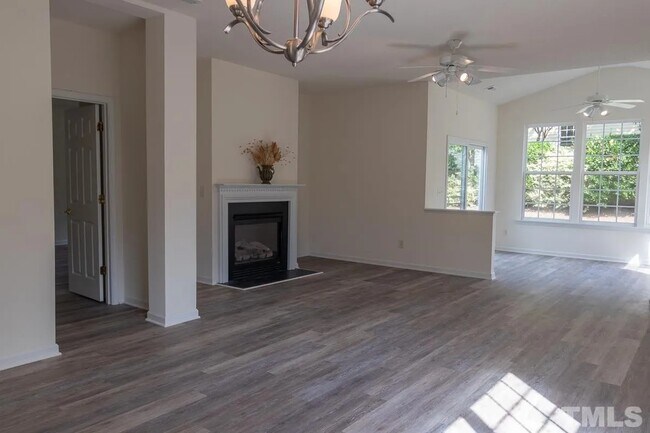 Foto del edificio - 201 Indian Elm Ln