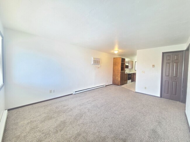 Interior Photo - 2410-2414 E Queen Ave