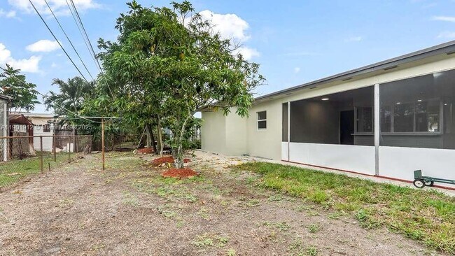 Foto del edificio - 7753 Coral Blvd