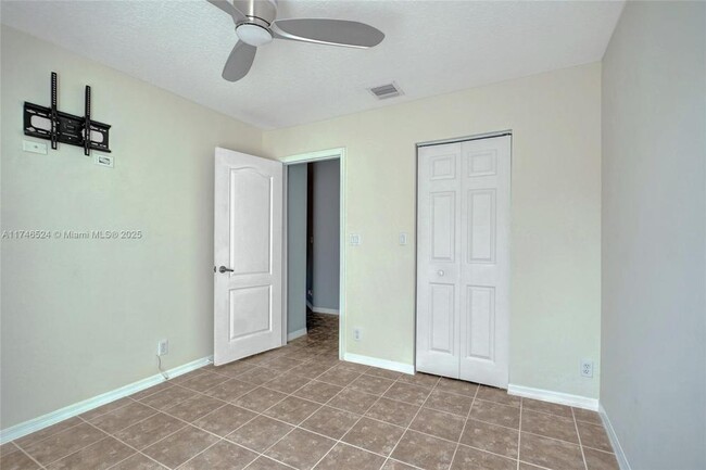 Building Photo - 3 bedroom in North Miami FL 33179