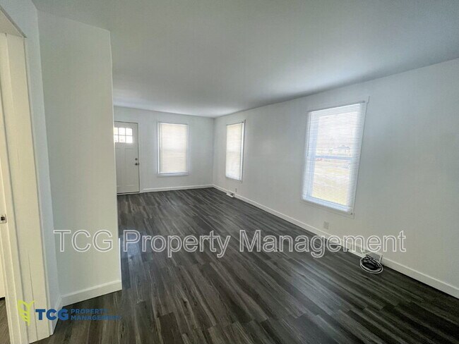 Building Photo - 626 9th St
