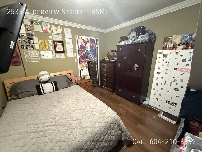 Building Photo - Great Location Suite!
