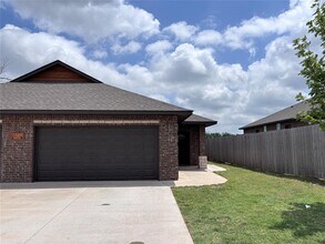 Building Photo - 7520 Redbud Villas Ct