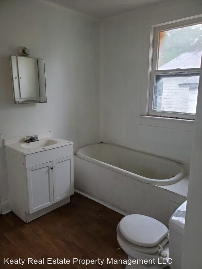Building Photo - 2 br, 1 bath House - 703 6th Street