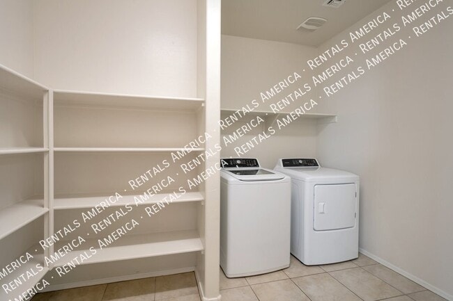 Foto del edificio - 29202 N Fire Agate Rd