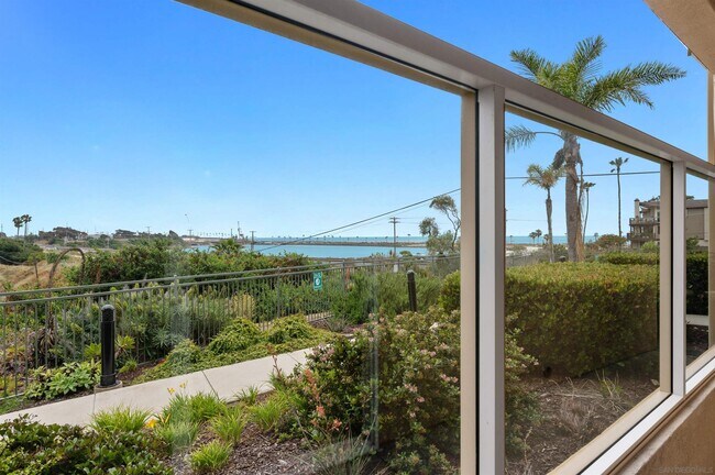 Foto del edificio - 4025 Canario St