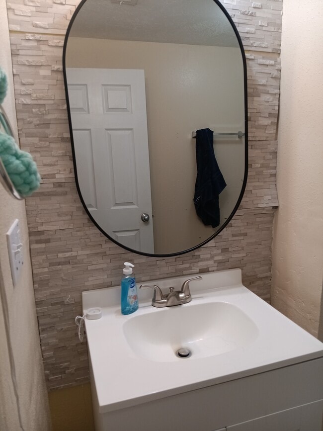 Foto del edificio - 4328 N Maple Dr