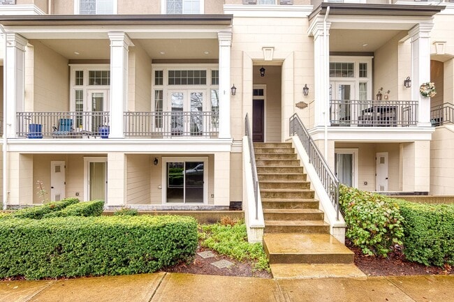 Building Photo - Luxury 3-bedroom, 3.5 Bath Row Home for Rent in Villebois Village Center