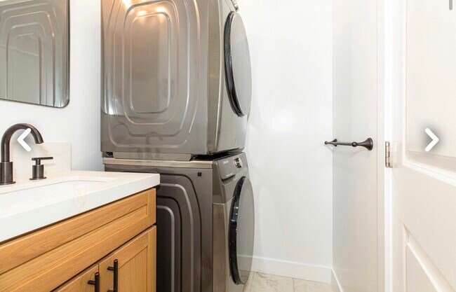 Foto del edificio - 2033 N Frederic St