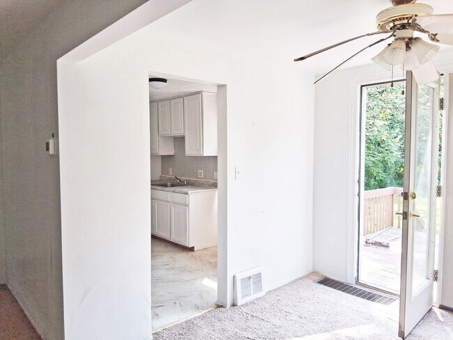 Building Photo - 3 BED 2 BATH BEAUTIFUL SINGLE FAMILY HOME