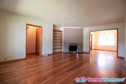 Building Photo - 417 44th St