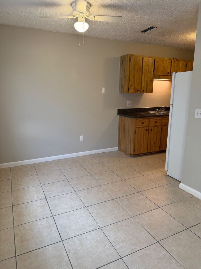 Foto del edificio - 1 bedroom 1 bath available in Auburndale