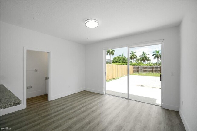 Building Photo - 3 br, 2.5 bath Townhome - 16909 SW 33rd Ct...