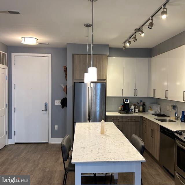 Foto del edificio - 145 Riverhaven Dr