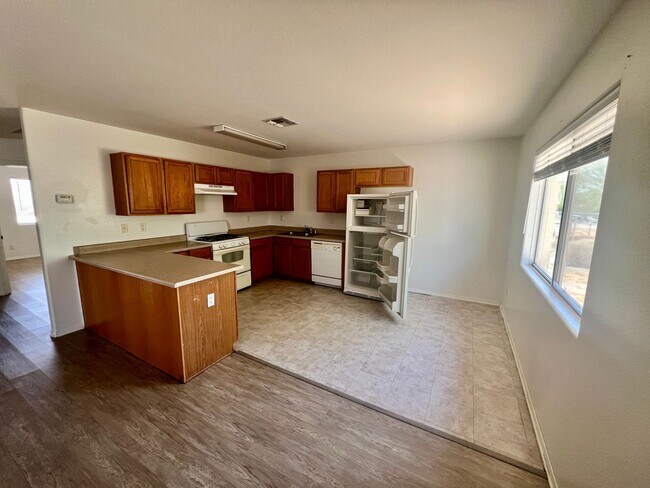 Building Photo - 6685 Ocotillo Ave