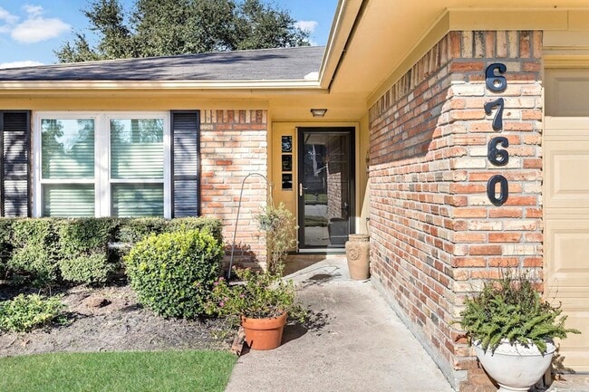 Building Photo - 6760 Gladys Ave