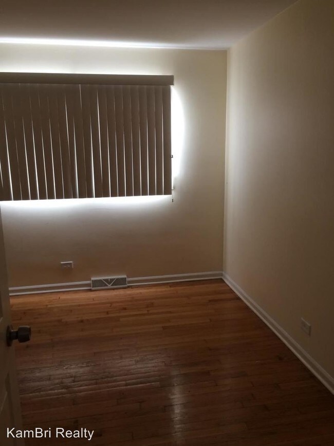 Building Photo - 4 br, 1.5 bath House - 15011 Chicago Rd