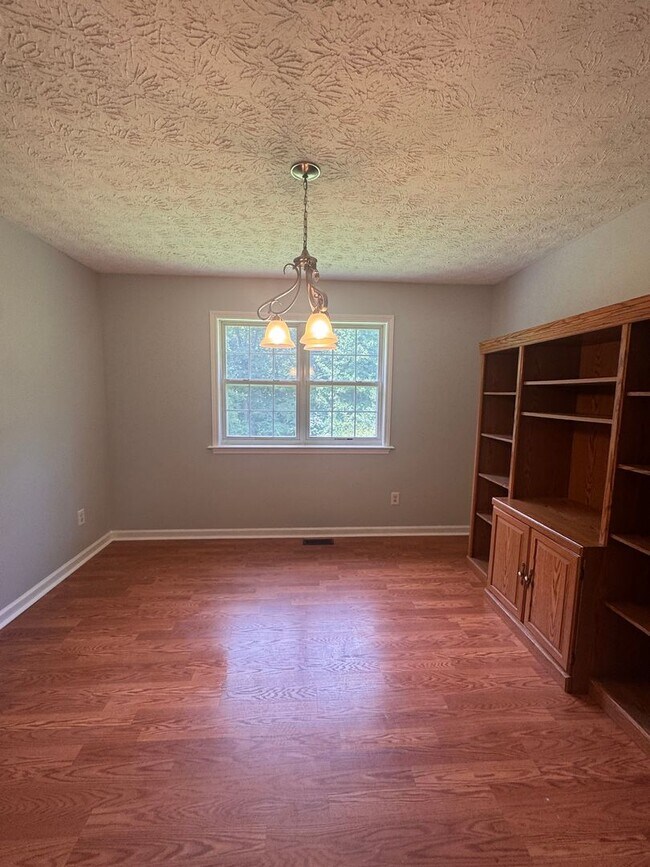 Foto del edificio - Beautiful 3BR Home for Rent in Toccoa, GA with Fenced Yard & 2-Car Garage