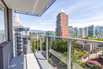 Building Photo - 1905 Robson St