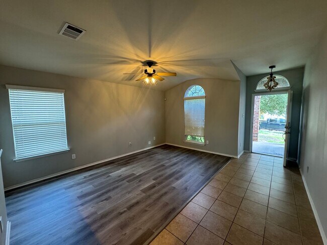 Foto del edificio - Freshly Renovated Midway ISD Home