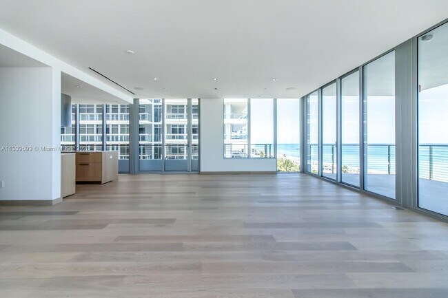 Foto del edificio - 3651 Collins Ave