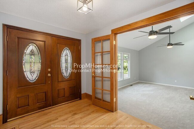 Building Photo - Stunning Three Bedroom Home in Hidden Springs!