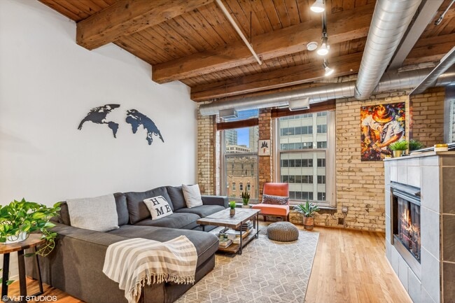 Building Photo - 420 S Clinton St