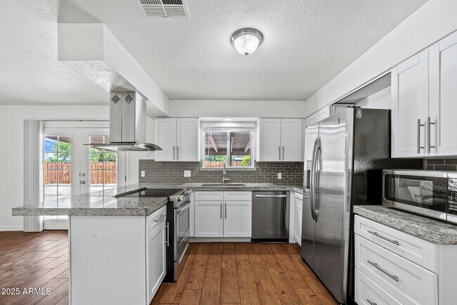 Foto del edificio - 720 E Broadway Ln