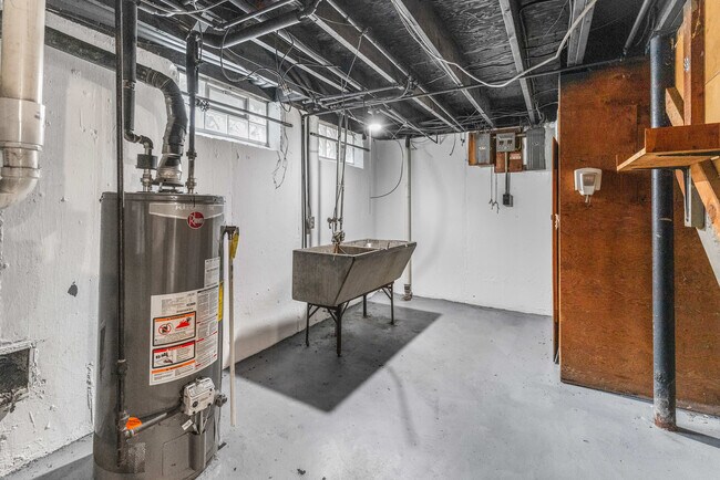 Building Photo - 13820 Courtland St