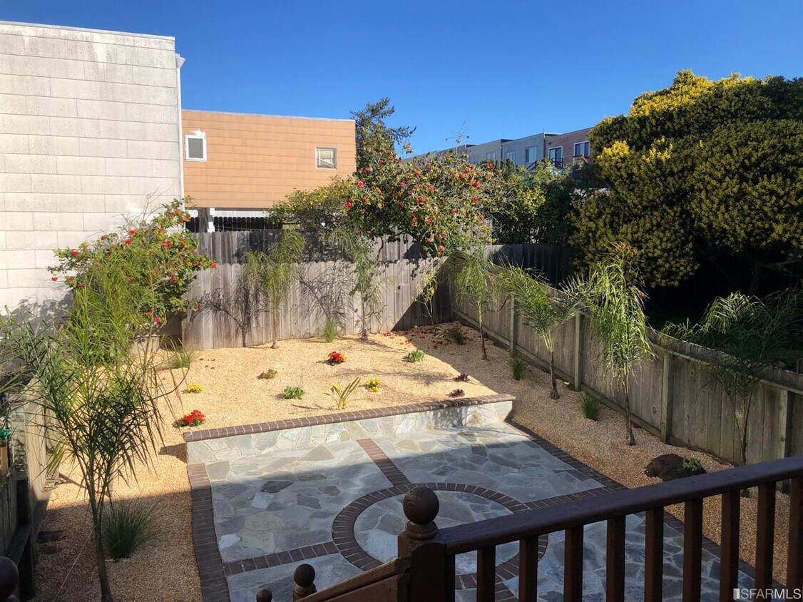 Primary Photo - 2944 Taraval St
