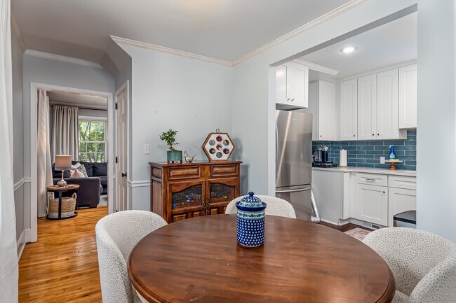 Foto del edificio - 212 N Laurel Ave