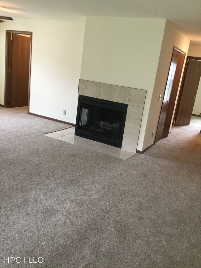 Foto del edificio - 7709 Carrington Dr