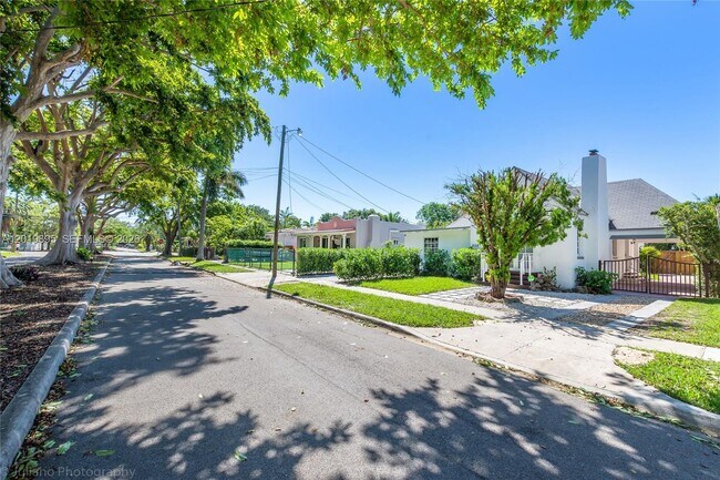 Foto del edificio - 228 SW 23rd Rd