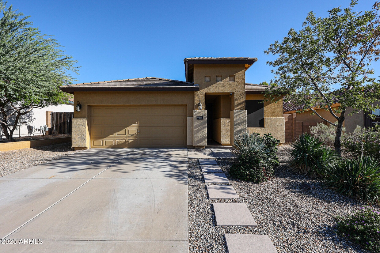 Foto principal - 7335 W Desert Mirage Dr