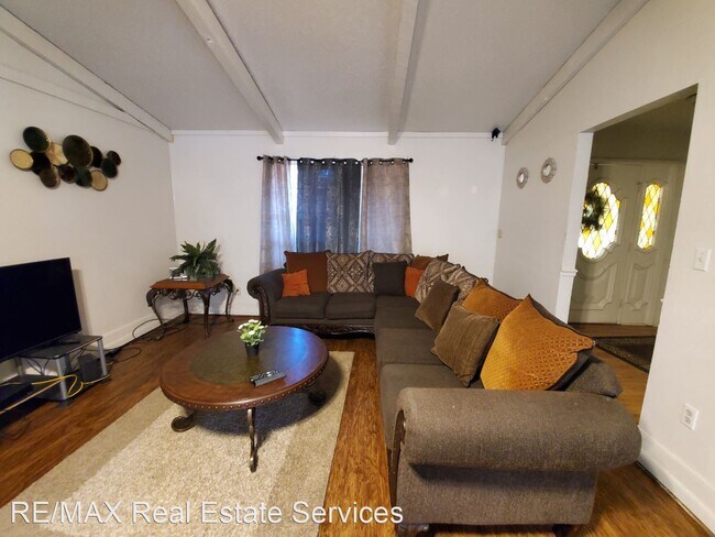 Building Photo - 4 br, 2.5 bath House - 8852 St Clair Street