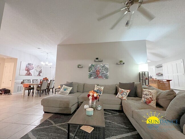 Building Photo - Sought after Stunning 3 Bedroom Home in Sh...