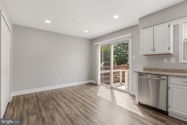 Building Photo - 3621 Edgemont St